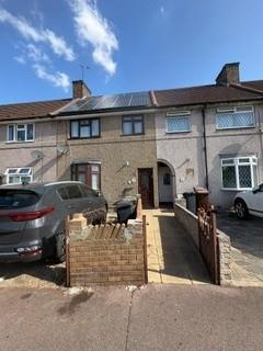 3 bed Mid Terraced House for rent in Dagenham. From Steps Estate Agents - Dagenham