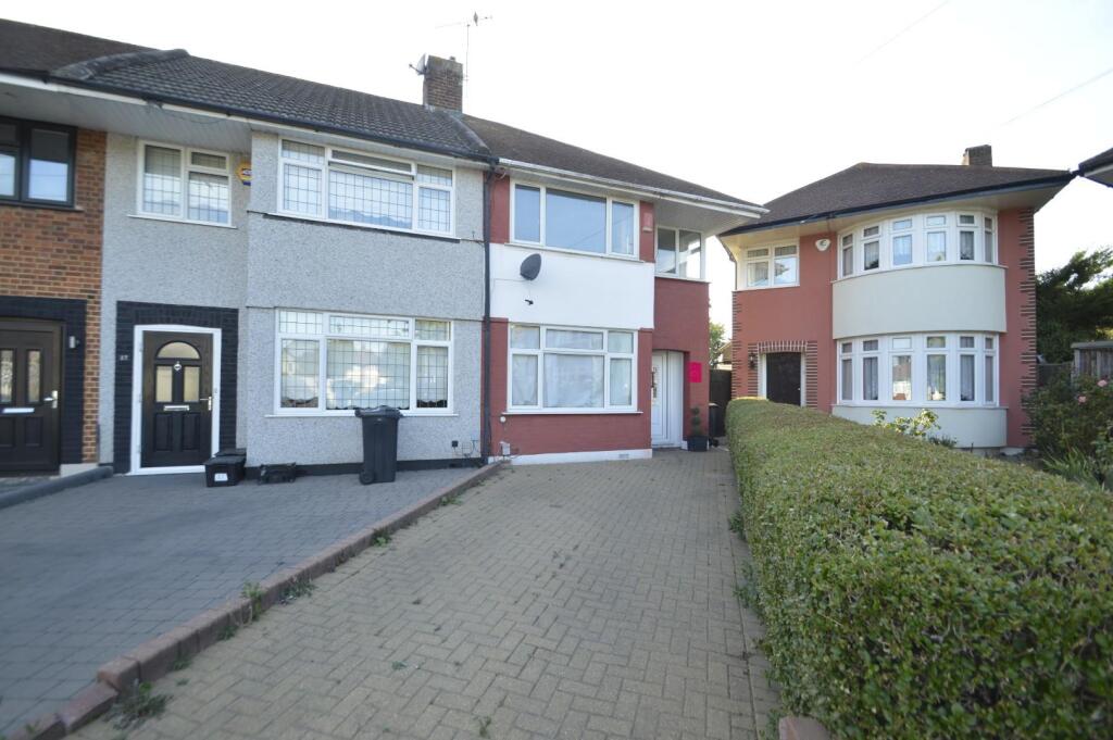3 bed End of Terrace for rent in Chigwell. From Steps Estate Agents - Dagenham