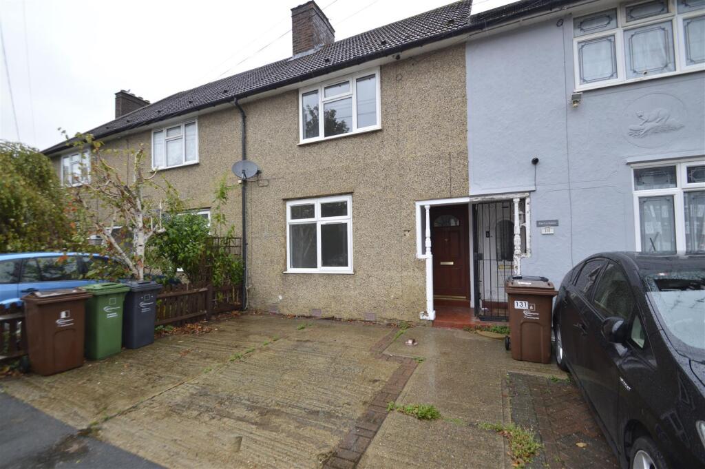 2 bed Mid Terraced House for rent in Dagenham. From Steps Estate Agents - Dagenham 2 bed Mid Terraced House for rent in Dagenham. From Steps Estate Agents - Dagenham