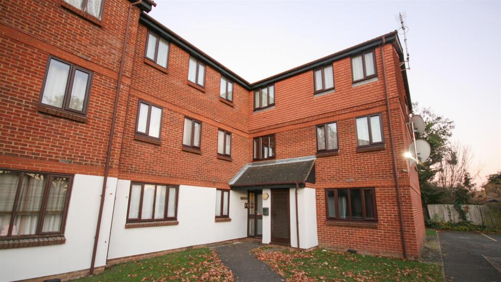 1 bed 1st Floor Flat for rent in Hayes. From tomkins