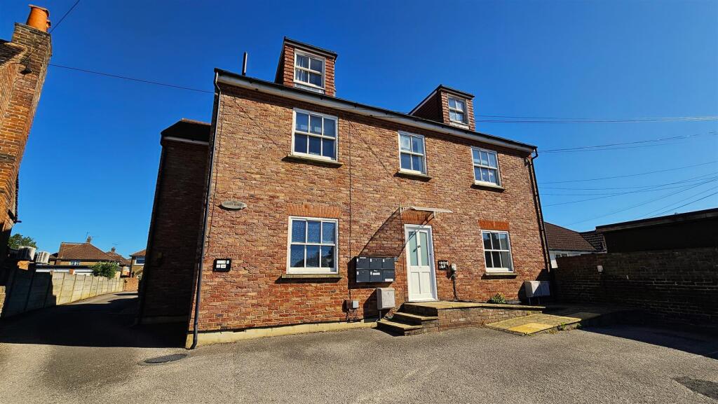 1 bed 1st Floor Flat for rent in Stanwell. From tomkins