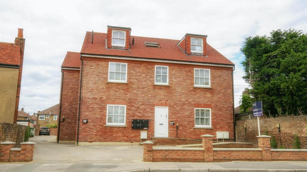 1 bed 1st Floor Flat for rent in Stanwell. From tomkins