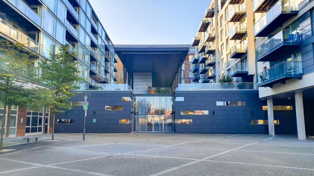 1 bed 1st Floor Flat for rent in Hayes. From tomkins