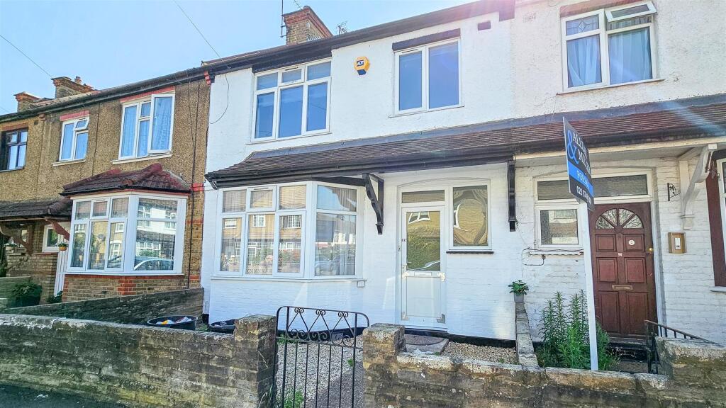 3 bed Mid Terraced House for rent in Hayes. From tomkins