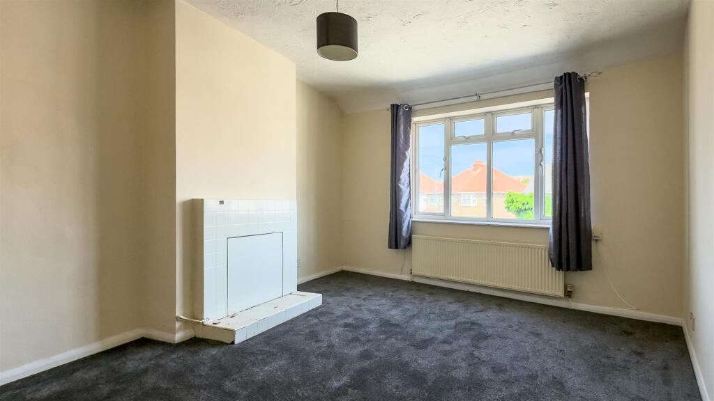 4 bed 1st Floor Flat for rent in Hayes. From tomkins