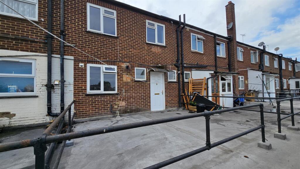 2 bed 1st Floor Flat for rent in Hayes. From tomkins