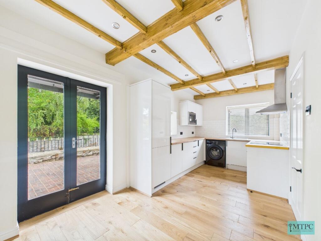 4 bed End of Terrace for rent in Lumby. From MT Property Consultancy - York