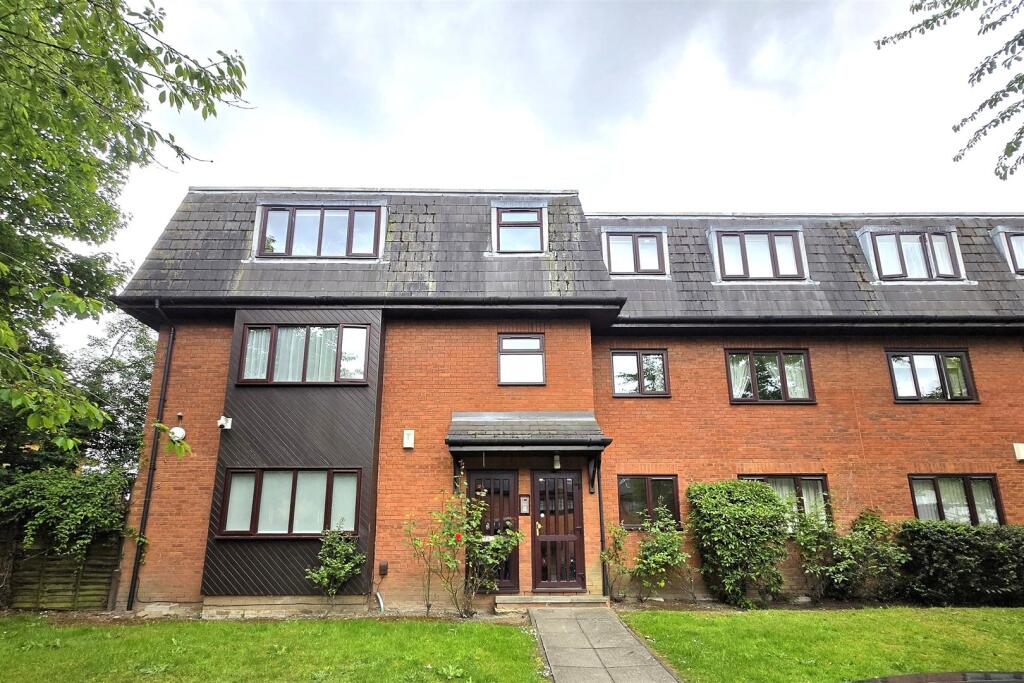 2 bed 1st Floor Flat for rent in Southgate. From Michael Wright & Co - Cockfosters