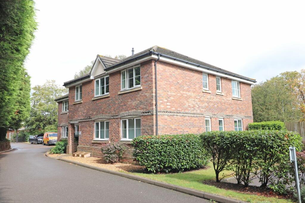 2 bed Apartment for rent in Redhill. From Woodlands Estate Agents