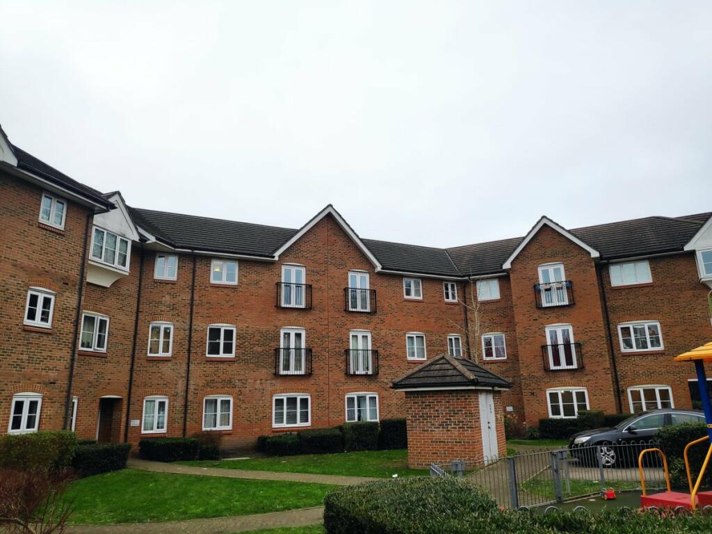 2 bed Apartment for rent in Redhill. From Woodlands Estate Agents