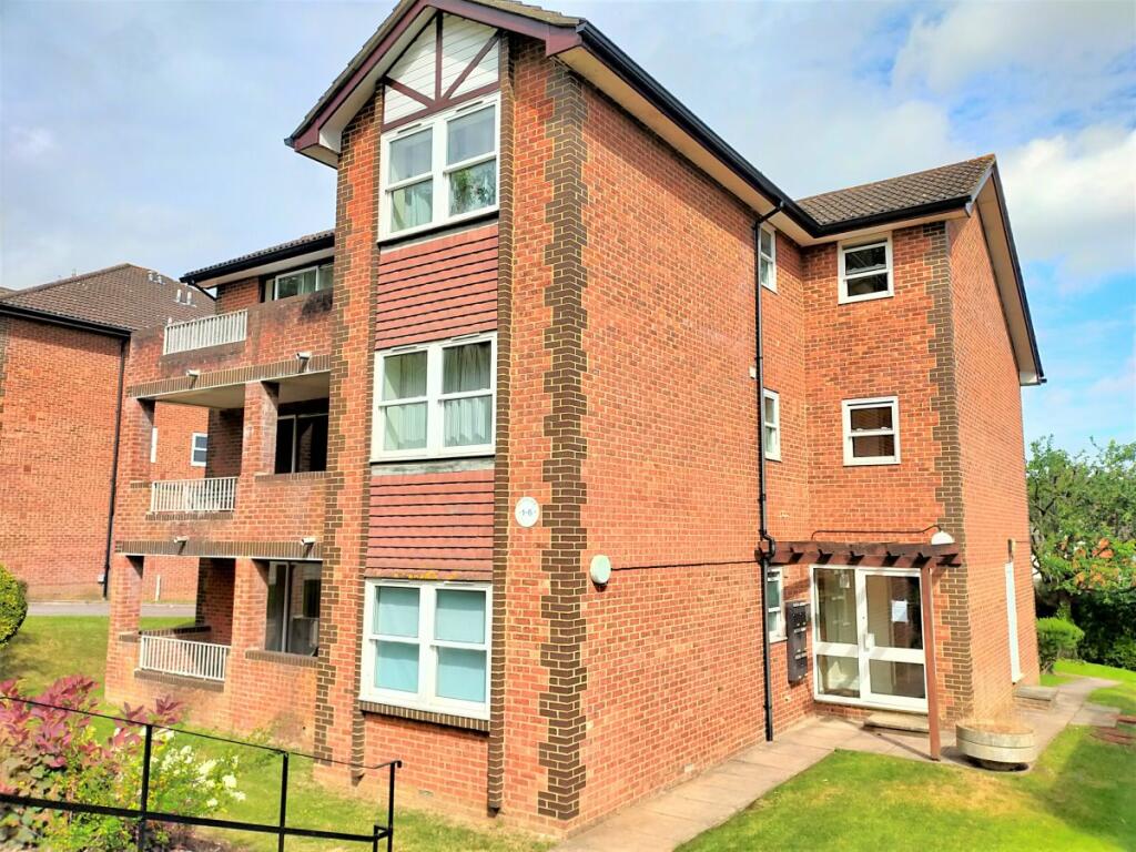 2 bed Flat for rent in Redhill. From Woodlands Estate Agents