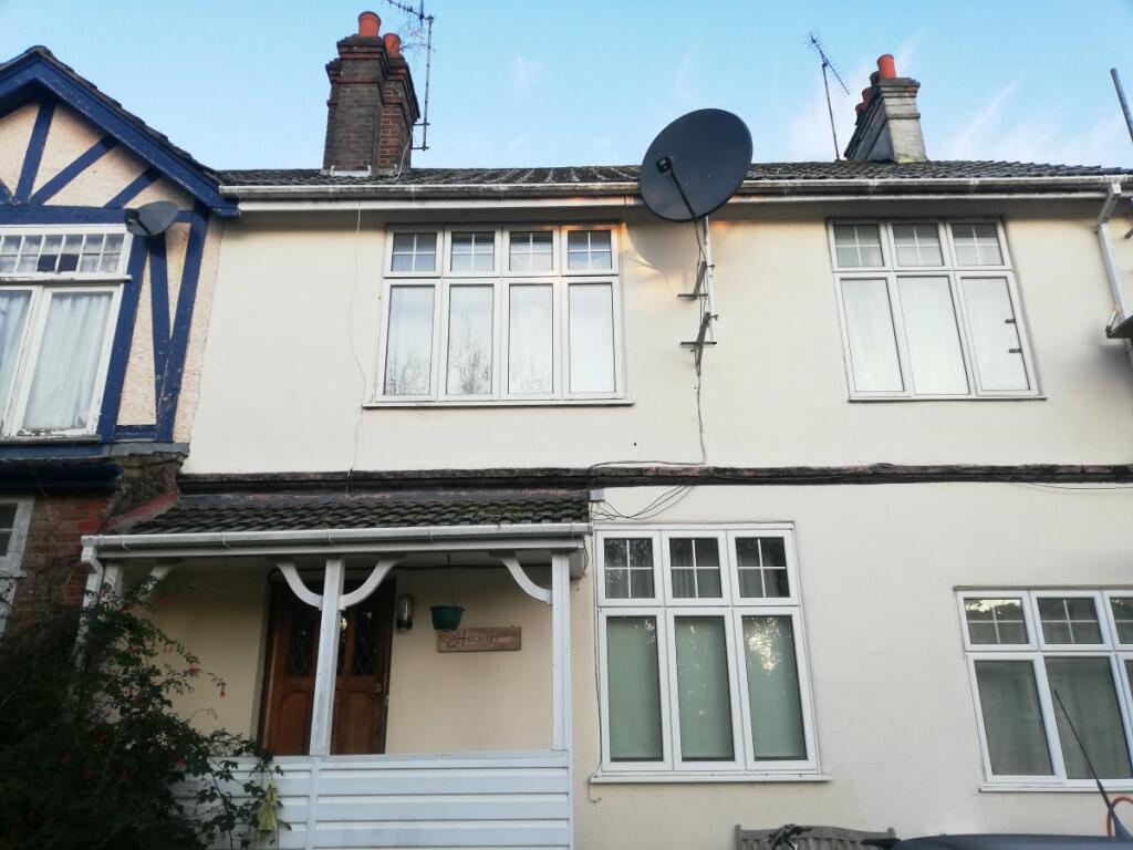 3 bed Semi-Detached House for rent in East Grinstead. From Woodlands Estate Agents