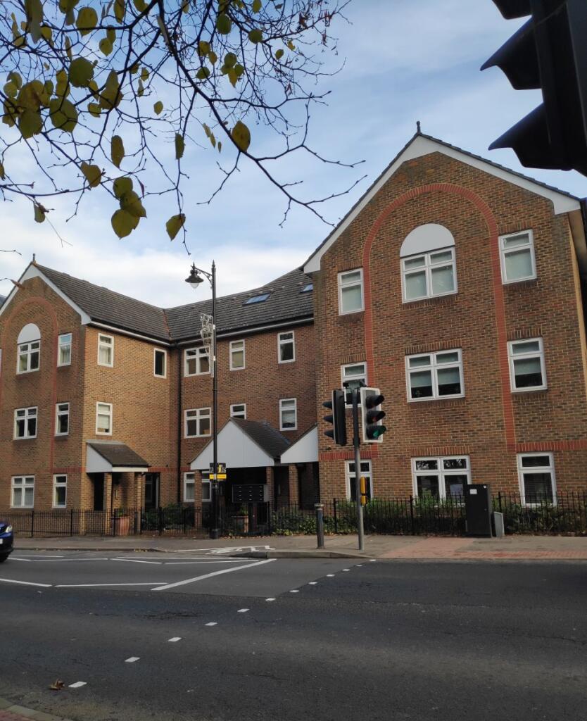 2 bed 1st Floor Flat for rent in Reigate. From Woodlands Estate Agents - Redhill - Sales