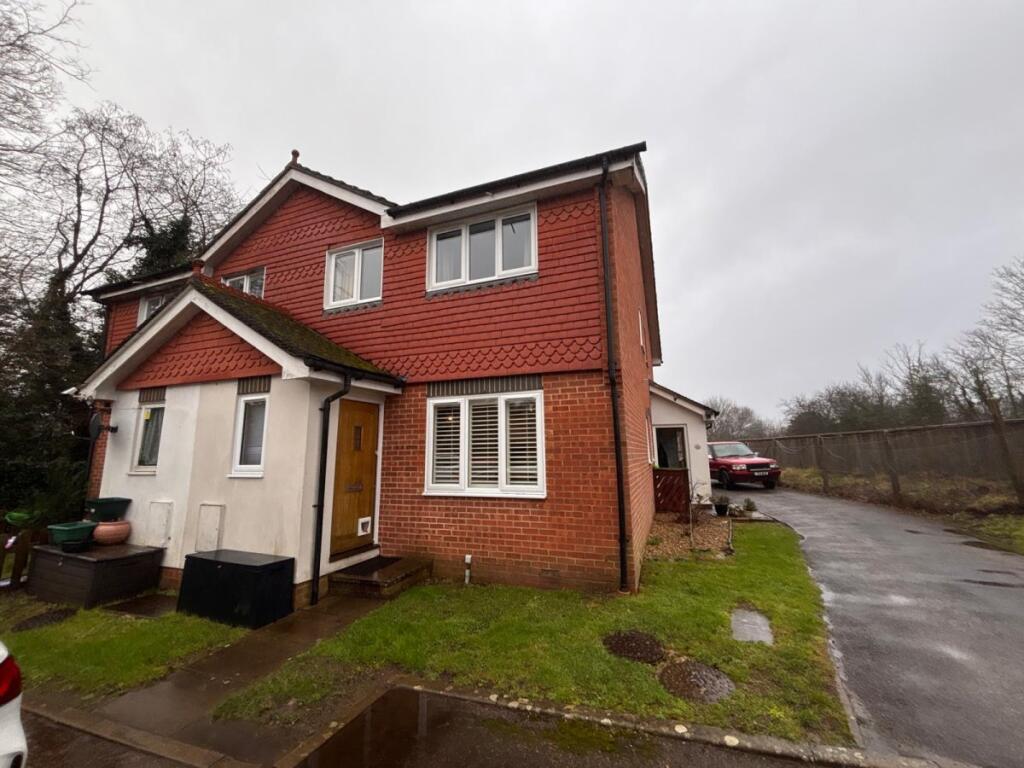 2 bed Semi Detached for rent in Nutfield. From Woodlands Estate Agents - Redhill - Sales