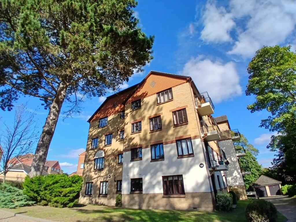 2 bed 1st Floor Flat for rent in Redhill. From Woodlands Estate Agents - Redhill - Sales