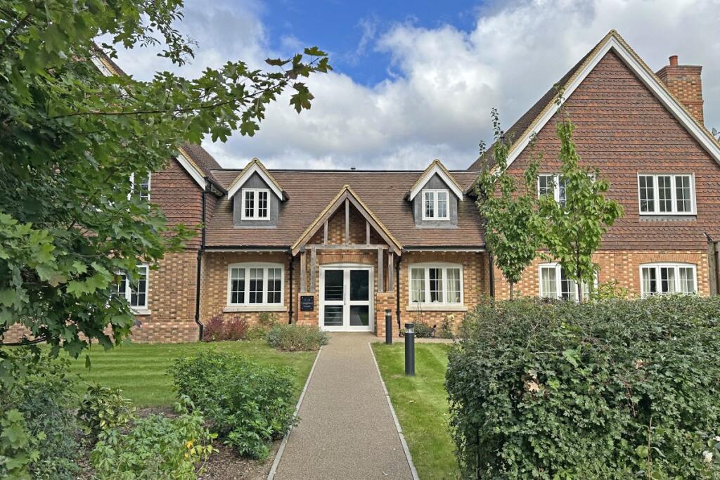 3 bed Apartment for rent in Horley. From Woodlands Estate Agents - Redhill - Sales