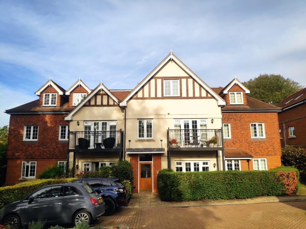 2 bed Apartment for rent in Reigate. From Woodlands Estate Agents - Redhill - Sales