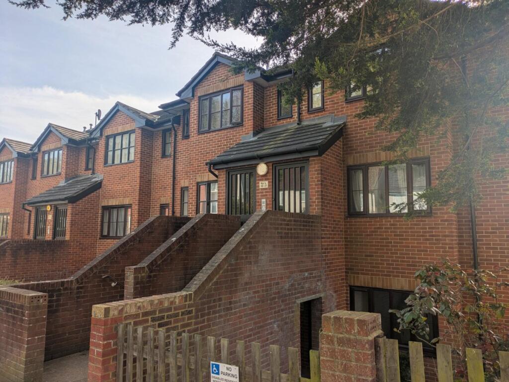 2 bed Apartment for rent in Redhill. From Woodlands Estate Agents - Redhill - Sales 2 bed Apartment for rent in Redhill. From Woodlands Estate Agents - Redhill - Sales