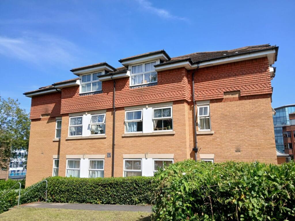 2 bed Apartment for rent in Redhill. From Woodlands Estate Agents - Redhill - Sales