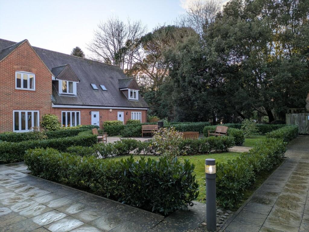 2 bed Mid Terraced House for rent in Reigate. From Woodlands Estate Agents - Redhill - Sales