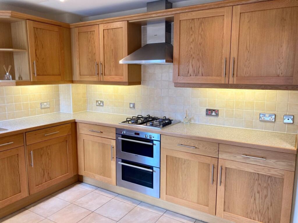 1 bed Apartment for rent in Redhill. From Woodlands Estate Agents - Redhill - Sales