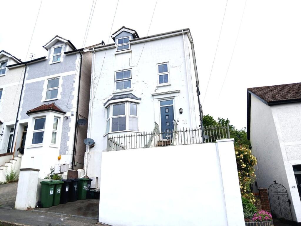 2 bed 1st Floor Flat for rent in Redhill. From Woodlands Estate Agents - Redhill - Sales