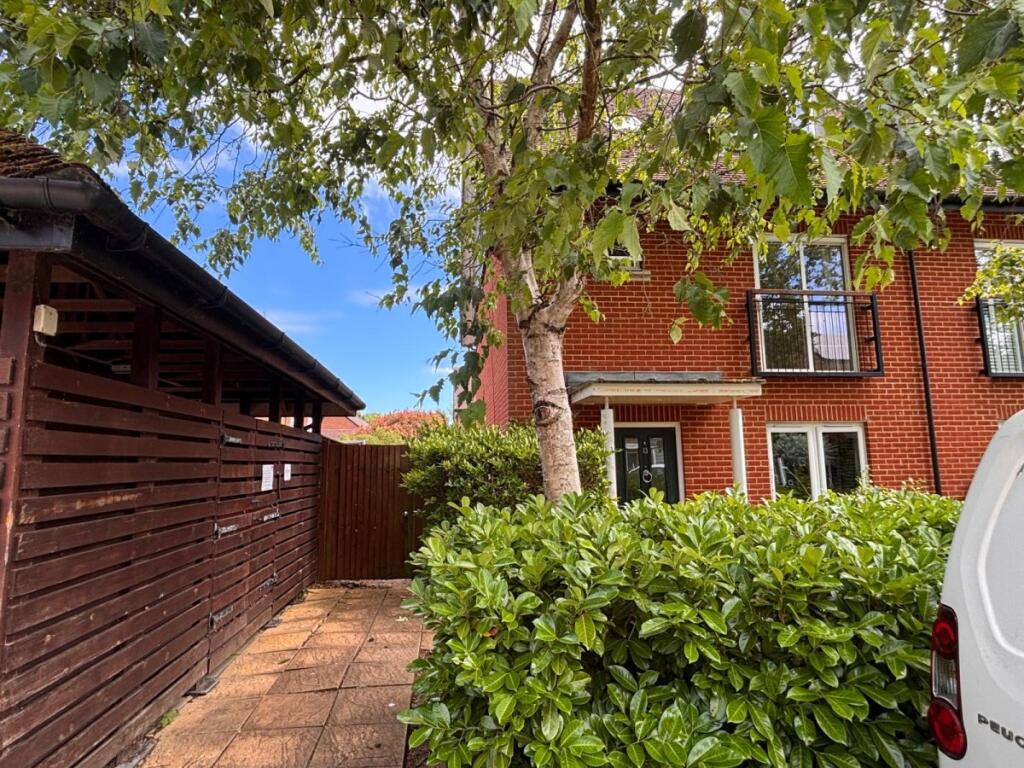 3 bed Semi Detached for rent in South Merstham. From Woodlands Estate Agents - Redhill - Sales 3 bed Semi Detached for rent in South Merstham. From Woodlands Estate Agents - Redhill - Sales