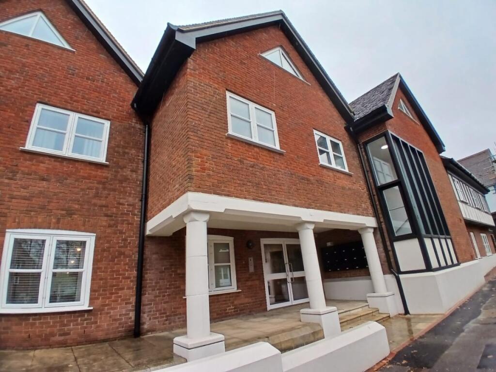 2 bed Apartment for rent in Reigate. From Woodlands Estate Agents - Redhill - Sales