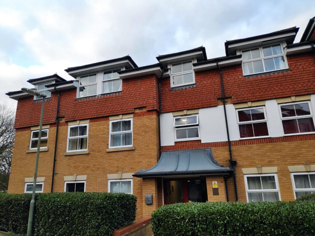 2 bed 1st Floor Flat for rent in Redhill. From Woodlands Estate Agents - Redhill - Sales