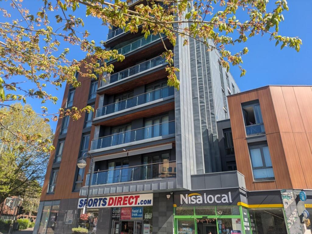 2 bed Apartment for rent in Redhill. From Woodlands Estate Agents - Redhill - Sales