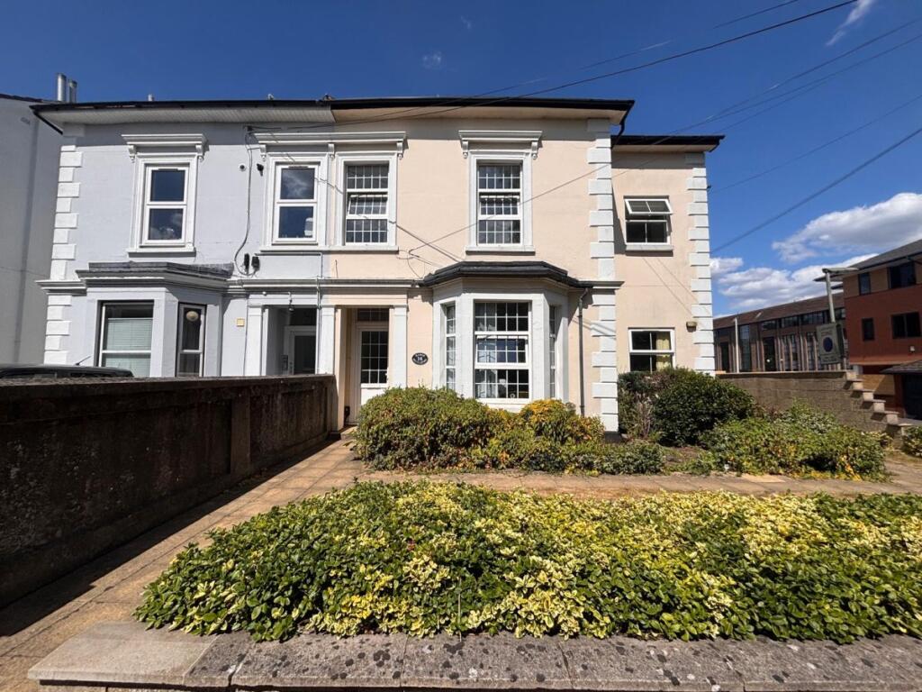2 bed 1st Floor Flat for rent in Redhill. From Woodlands Estate Agents - Redhill - Sales