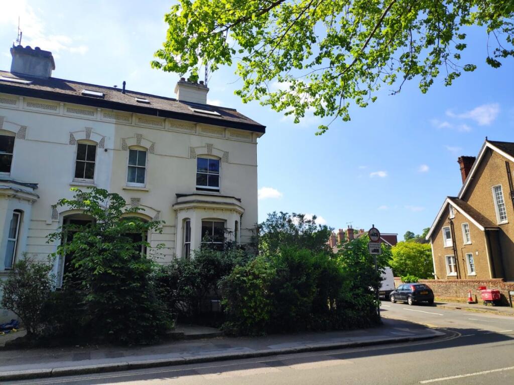 2 bed 1st Floor Flat for rent in Redhill. From Woodlands Estate Agents - Redhill - Sales
