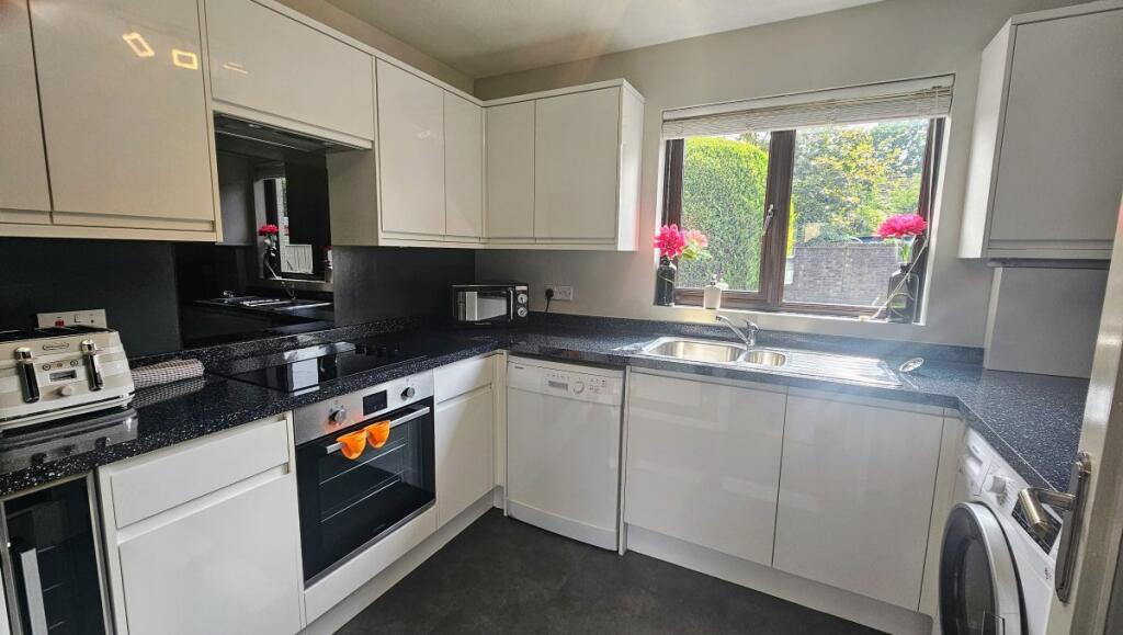 3 bed Semi Detached for rent in Horley. From Woodlands Estate Agents - Redhill - Sales