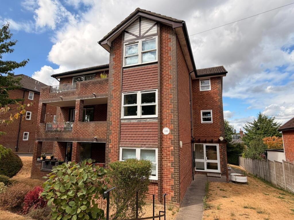 2 bed 1st Floor Flat for rent in Redhill. From Woodlands Estate Agents - Redhill - Sales