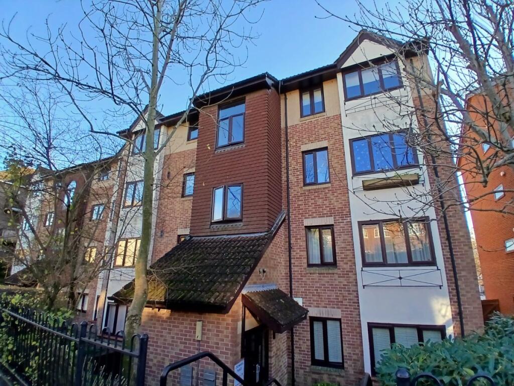 2 bed Apartment for rent in Redhill. From Woodlands Estate Agents - Redhill - Sales 2 bed Apartment for rent in Redhill. From Woodlands Estate Agents - Redhill - Sales