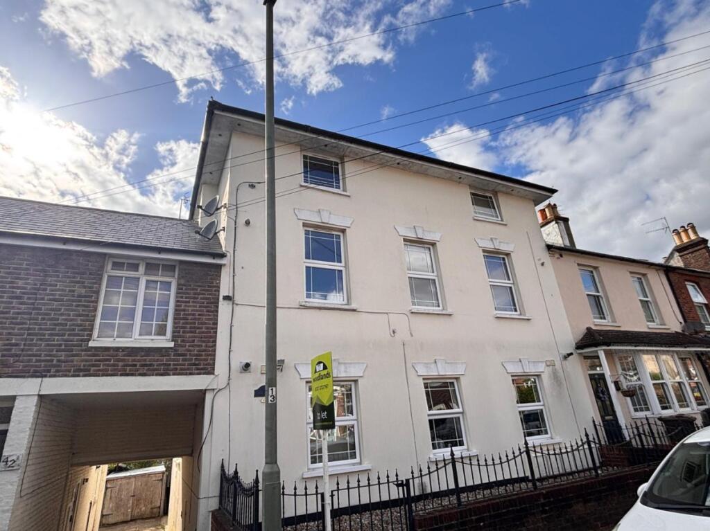 2 bed Apartment for rent in Redhill. From Woodlands Estate Agents - Redhill - Sales 2 bed Apartment for rent in Redhill. From Woodlands Estate Agents - Redhill - Sales