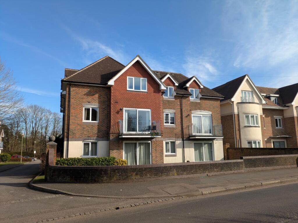 1 bed Apartment for rent in Redhill. From Woodlands Estate Agents - Redhill - Sales