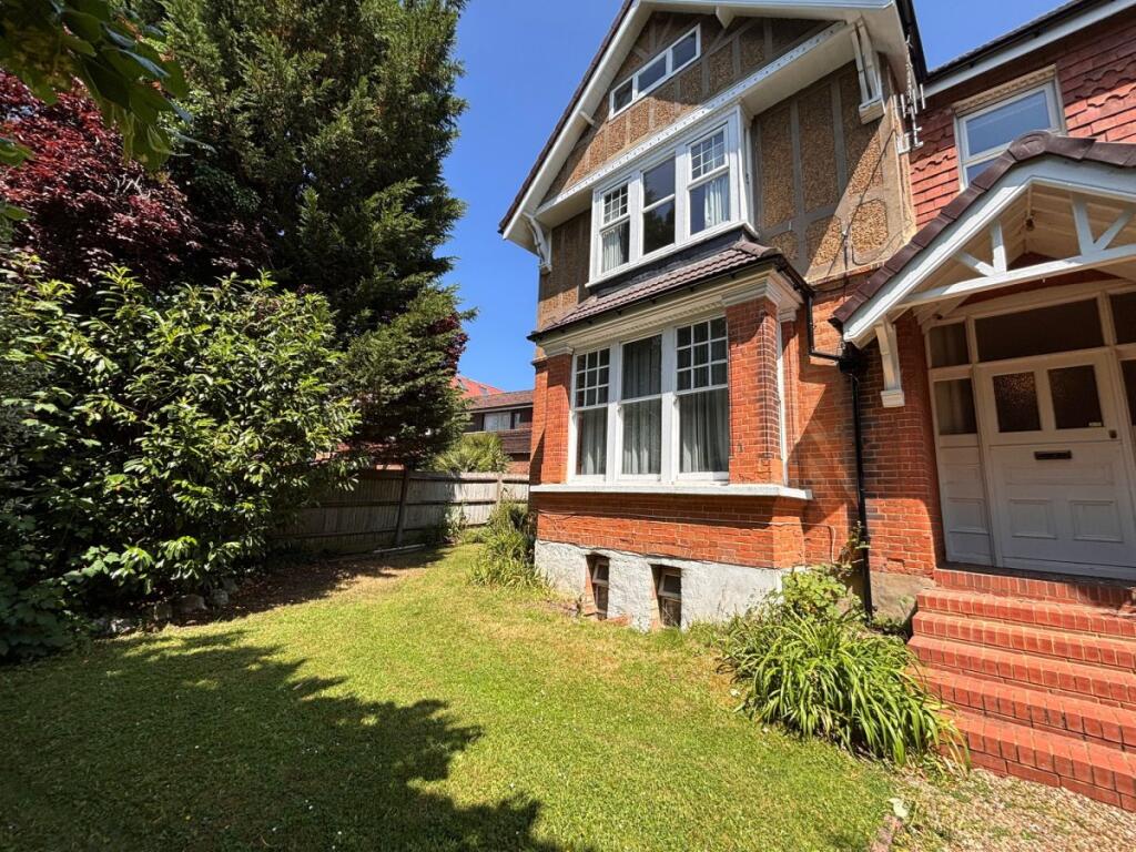 1 bed Apartment for rent in Redhill. From Woodlands Estate Agents - Redhill - Sales 1 bed Apartment for rent in Redhill. From Woodlands Estate Agents - Redhill - Sales