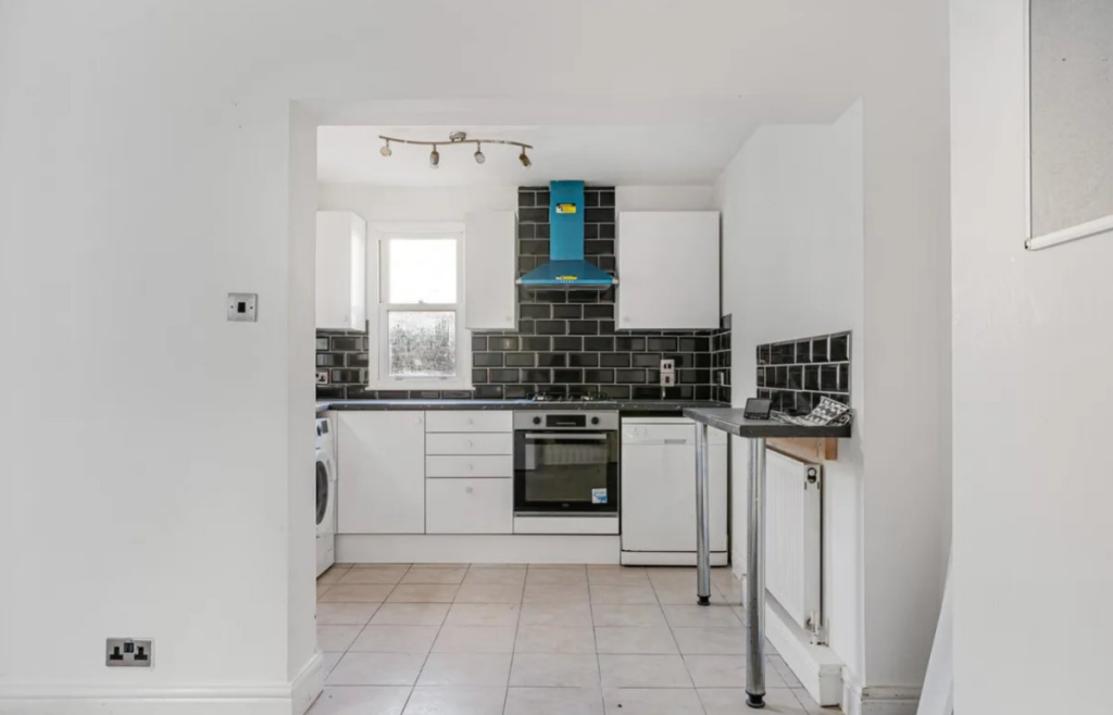 6 bed Detached for rent in Croydon. From Next Move 6 bed Detached for rent in Croydon. From Next Move