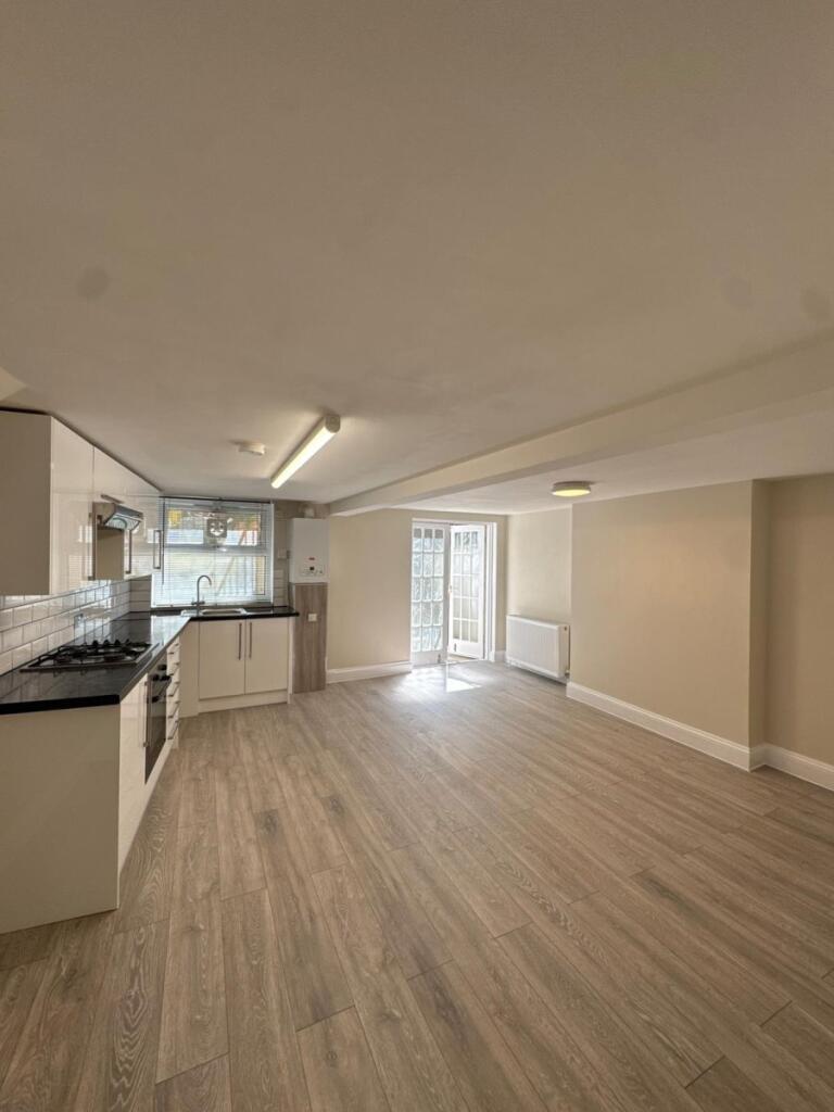 2 bed 1st Floor Flat for rent in Stoke Newington. From Next Move