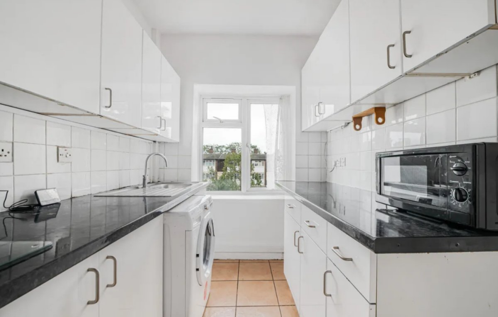 1 bed 1st Floor Flat for rent in Croydon. From Next Move 1 bed 1st Floor Flat for rent in Croydon. From Next Move
