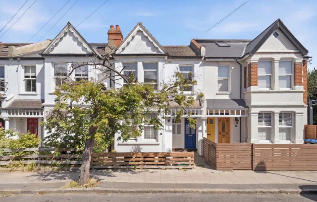 2 bed 1st Floor Flat for rent in Merton. From Next Move