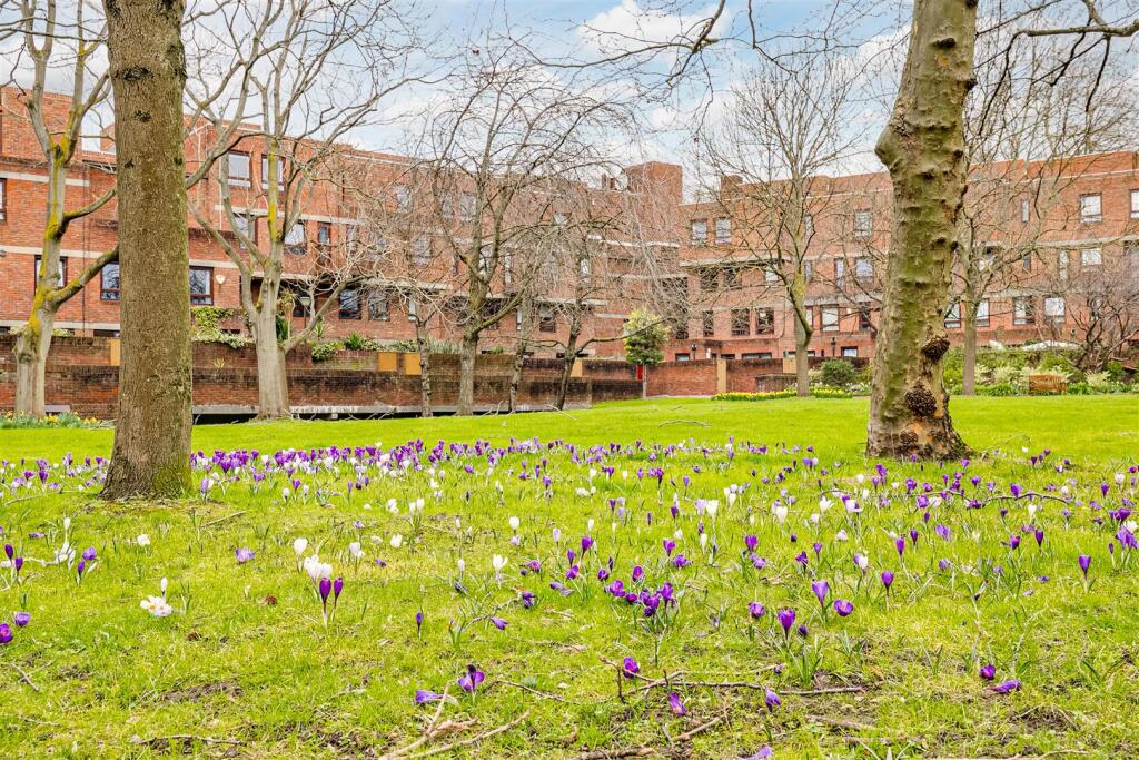 1 bed 1st Floor Flat for rent in London. From Tates