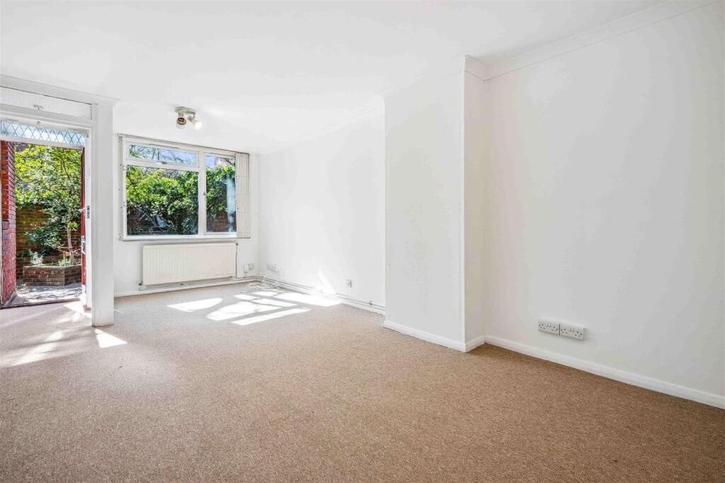 2 bed 1st Floor Flat for rent in London. From Tates