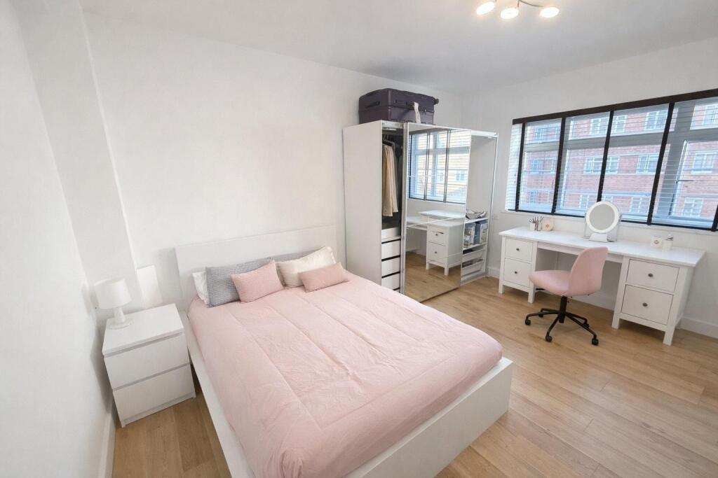 3 bed 1st Floor Flat for rent in London. From Tates