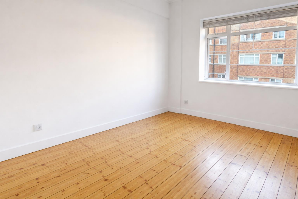 3 bed 1st Floor Flat for rent in London. From Tates