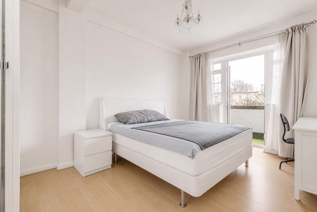 3 bed 1st Floor Flat for rent in London. From Tates