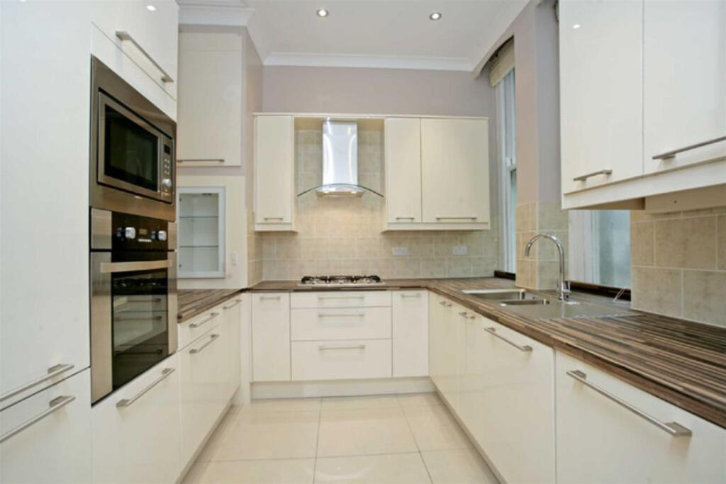 2 bed 1st Floor Flat for rent in London. From Tates