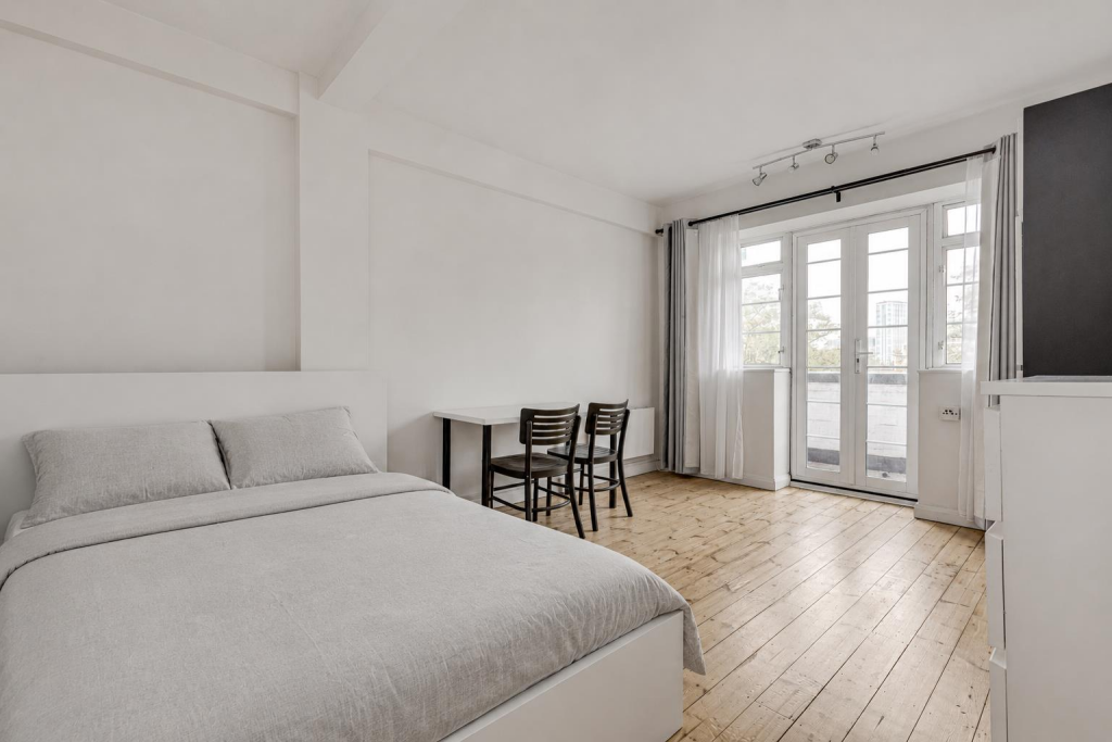 3 bed 1st Floor Flat for rent in Kensington. From Tates