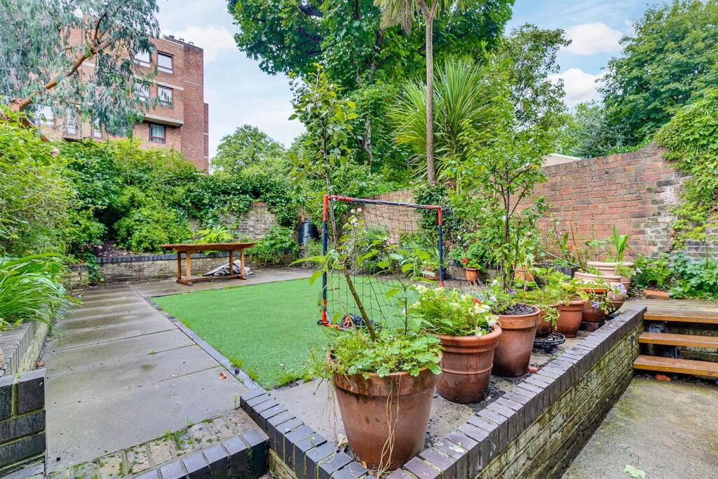4 bed 1st Floor Flat for rent in London. From Tates